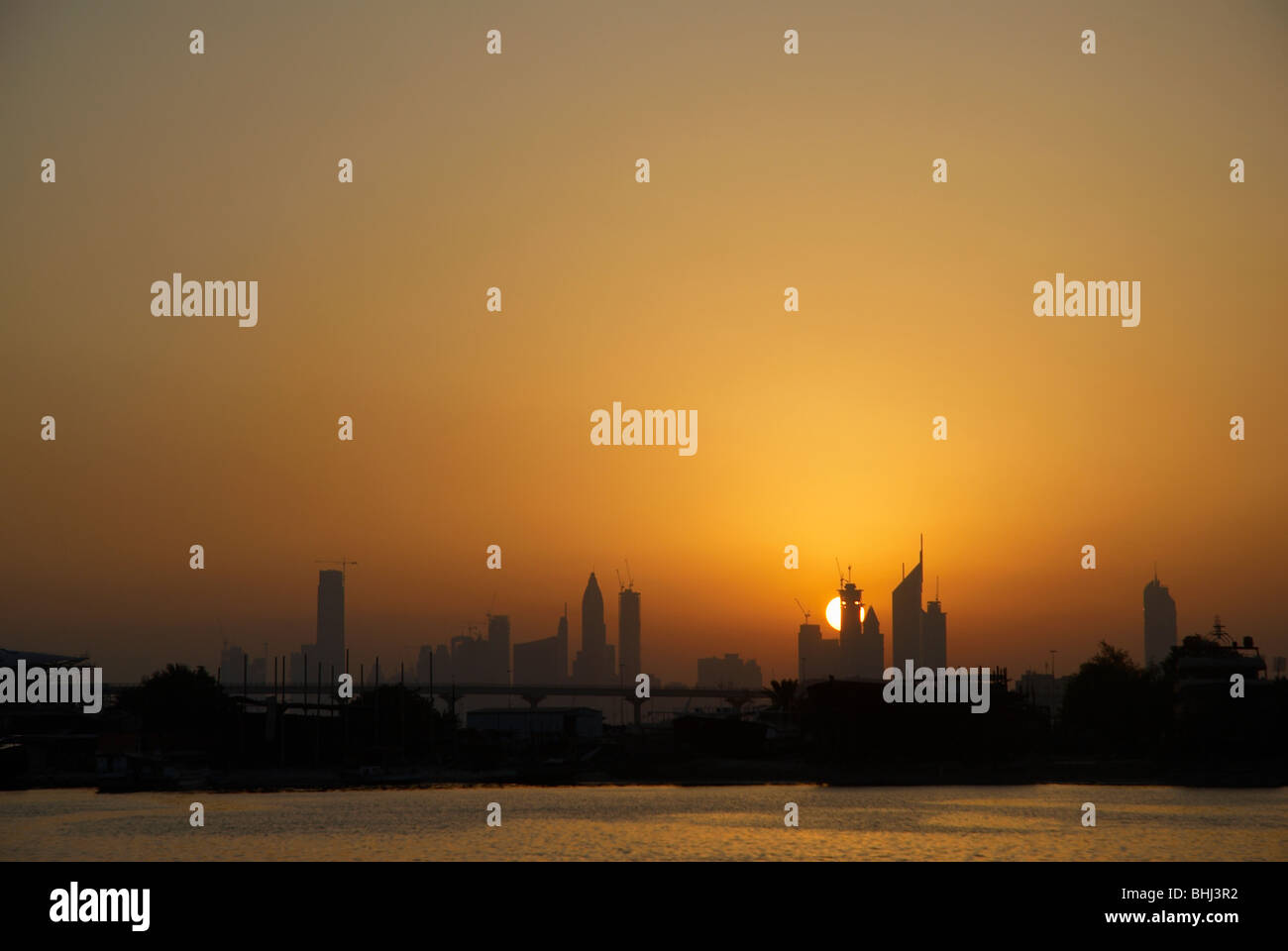 Lo skyline della citta' al tramonto Foto Stock