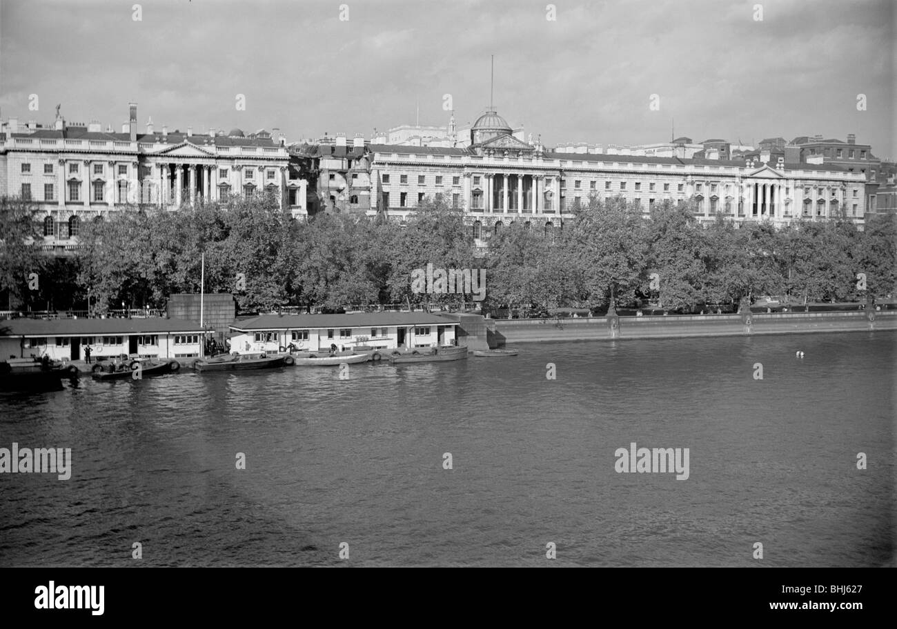 Un lancio di polizia, sul Fiume Tamigi la stazione di polizia, Victoria Embankment, Londra, C1945-c1965. Artista: SW Rawlings Foto Stock