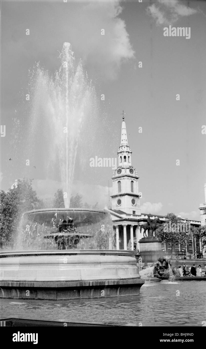 Fontana di Trafalgar Square, Londra, C1945-c1965. Artista: SW Rawlings Foto Stock