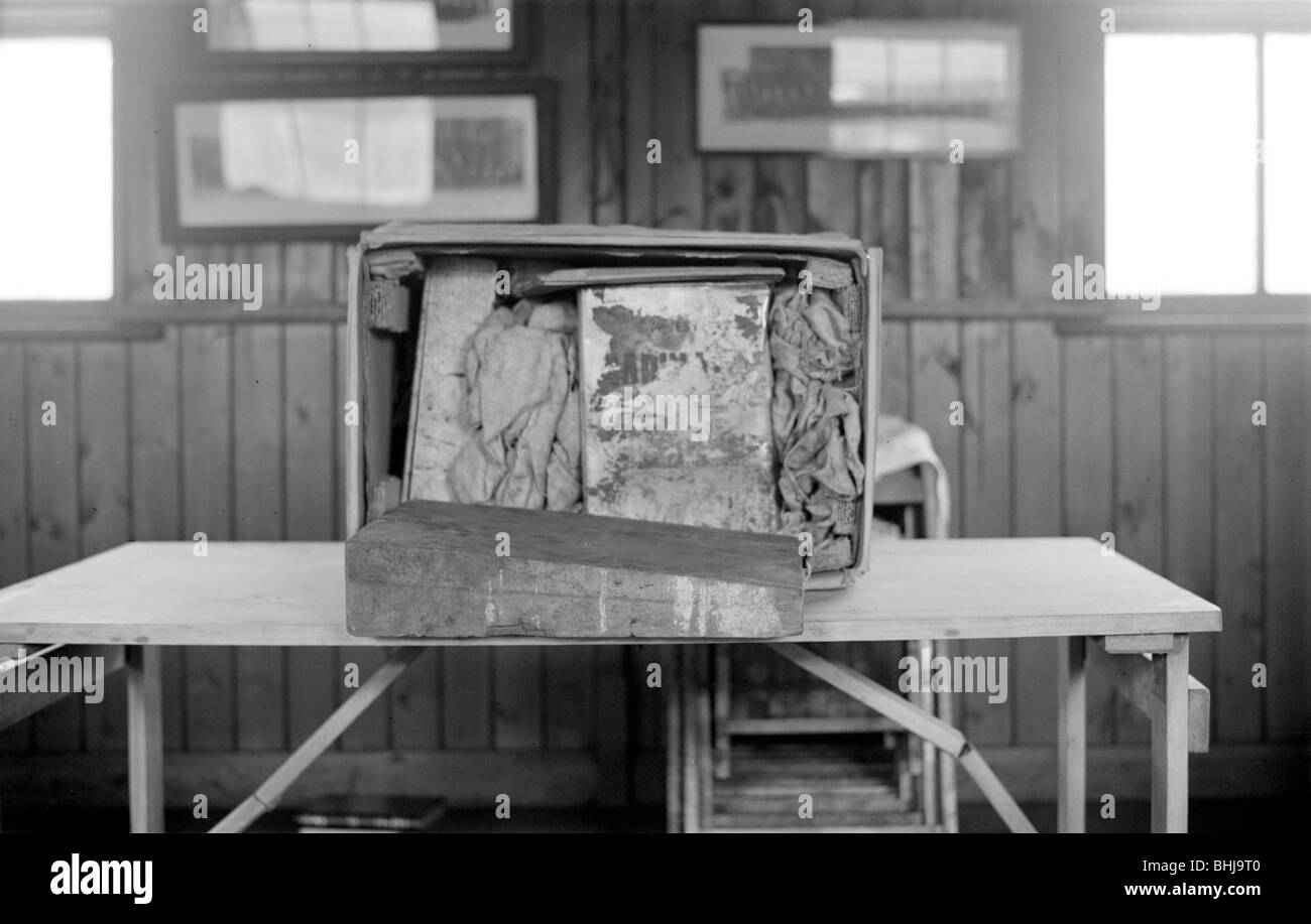 Il contrabbando a Londra Docks, C1945-c1965. Artista: SW Rawlings Foto Stock