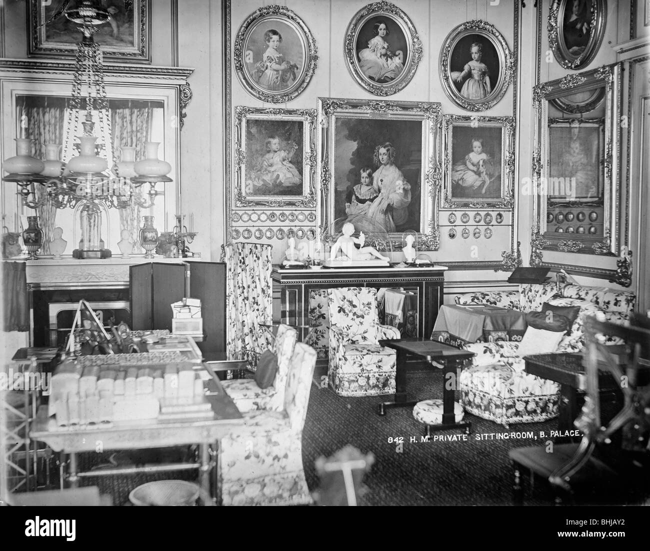 La regina Victoria's sala soggiorno privata, Buckingham Palace, London, C1870-c1900. Artista: York & Figlio Foto Stock
