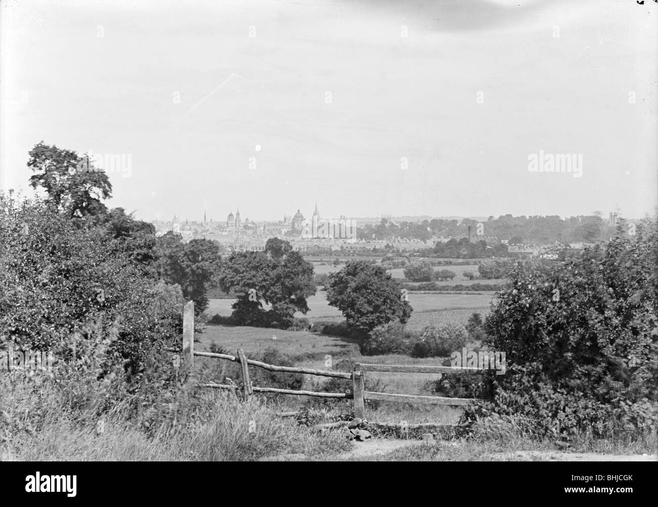 Vista in lontananza Oxford, Oxfordshire forma Hinskey Hill, C1860-c1922. Artista: Henry Taunt Foto Stock
