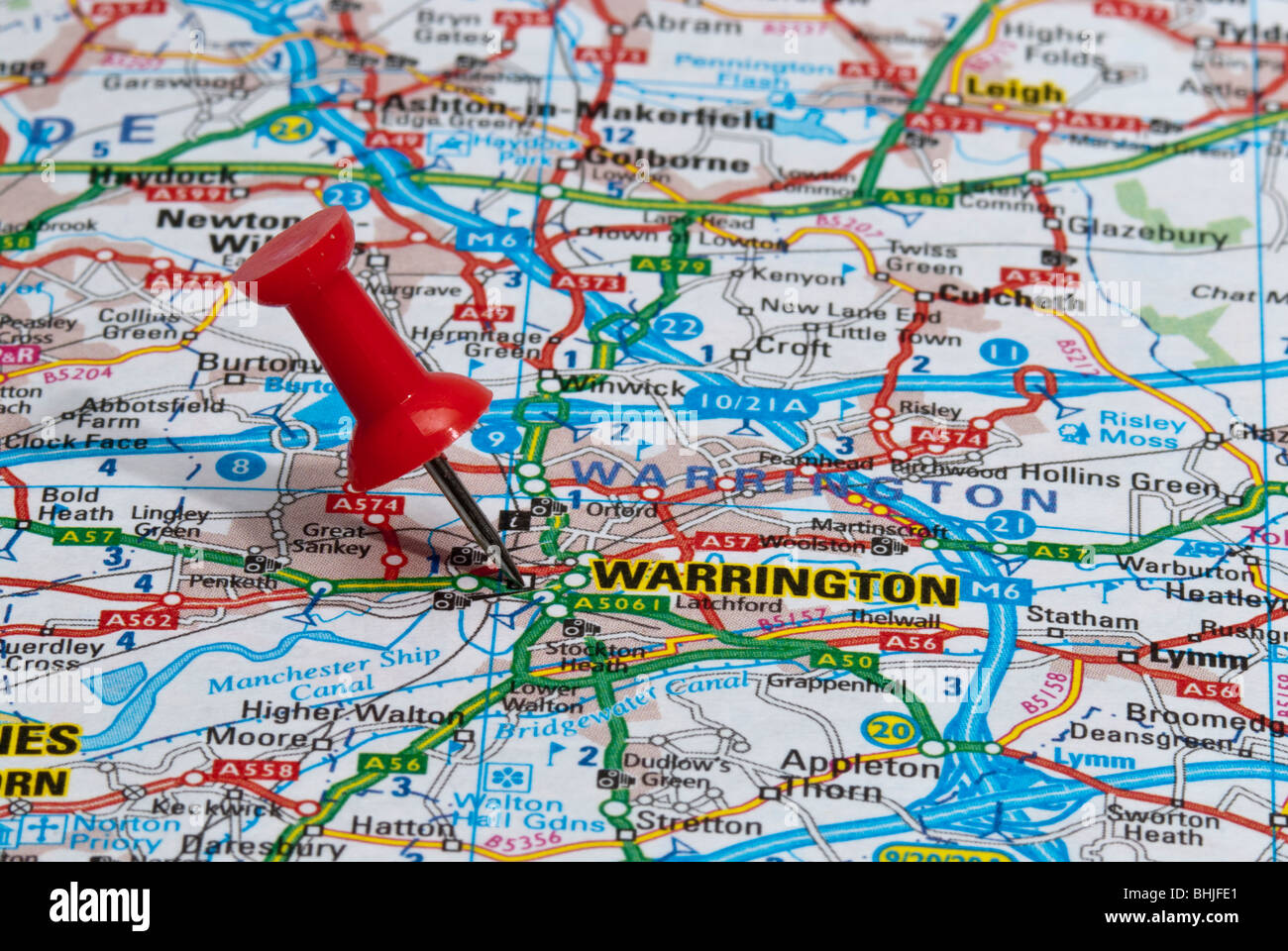 Rosso Spina mappa nella mappa stradale rivolta alla città di Warrington Foto Stock