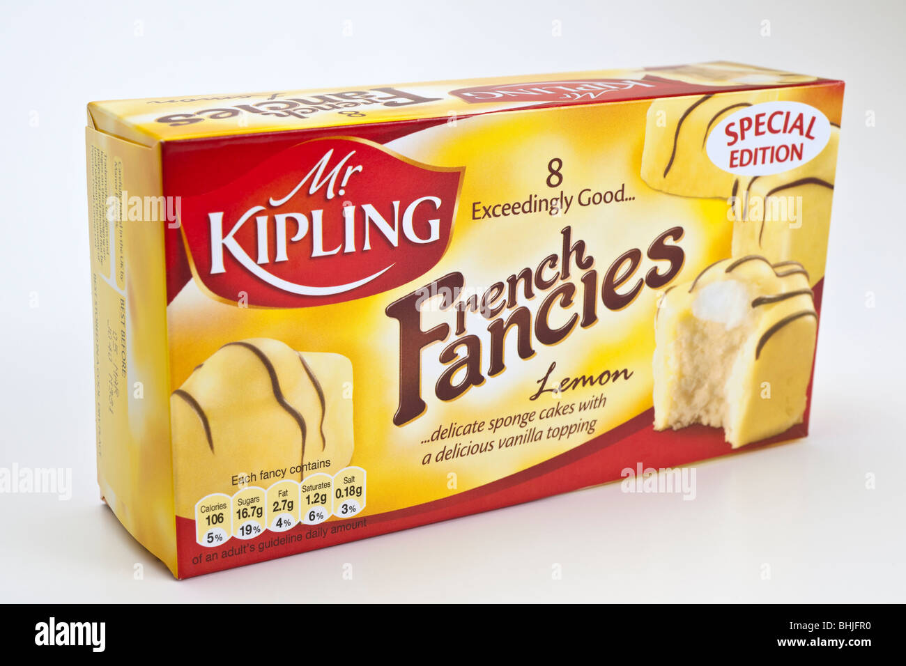 Confezione di 8 Mr Kipling Limone fantasie francese torte a base di pan di spagna con topping alla vaniglia Foto Stock