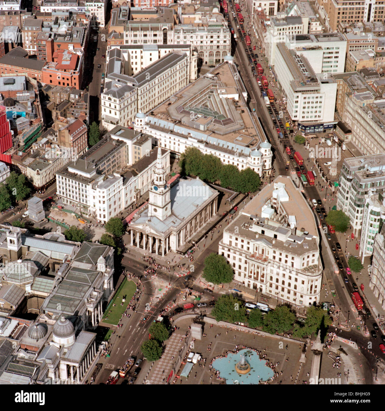 St Martin-in-the-Fields, National Gallery, Trafalgar Square e lo Strand, Londra, 2002. Artista: EH/RCHME fotografo personale Foto Stock