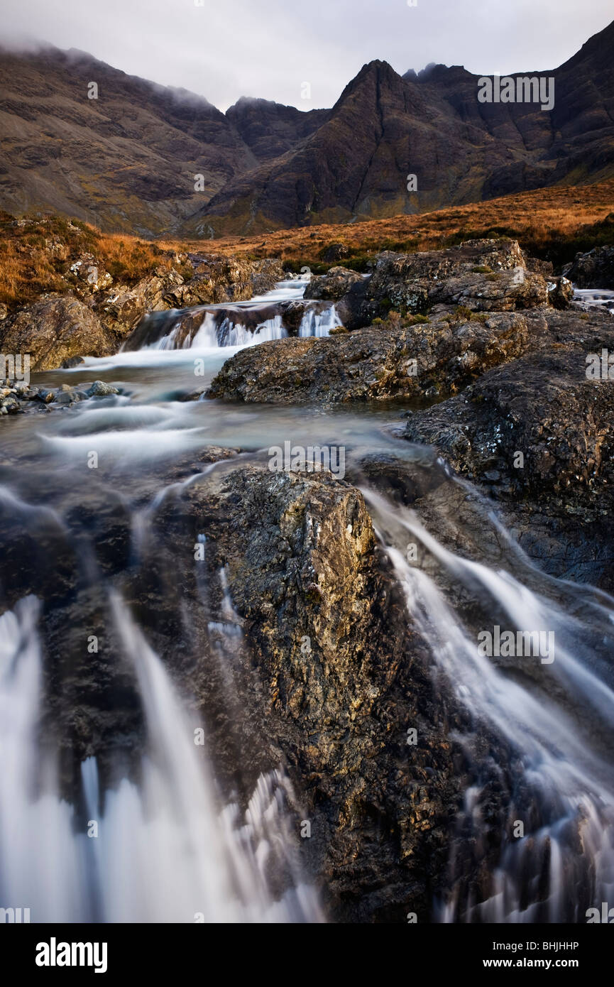A cascata piscine Fairy, coire na Creiche, Glenbrittle, Isola di Skye in Scozia Foto Stock