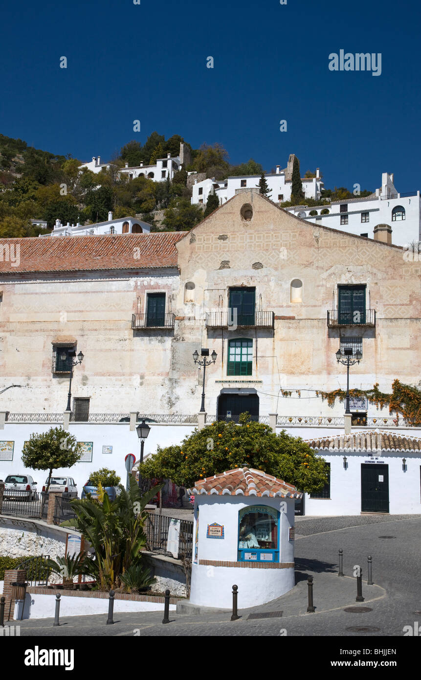 Vista su Frigiliana da Town Square, Andalaucia, Spagna Foto Stock