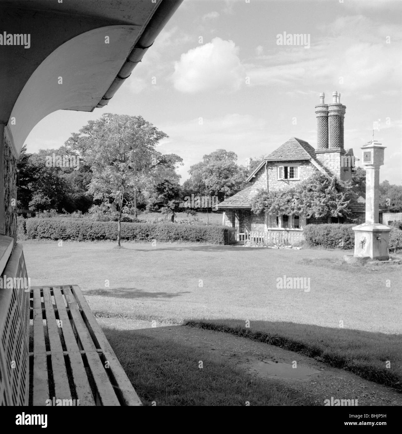 Comporre Cottage, Hallen Road, Blaise borgo, Henbury, Bristol, 1945. Artista: Eric de Maré Foto Stock