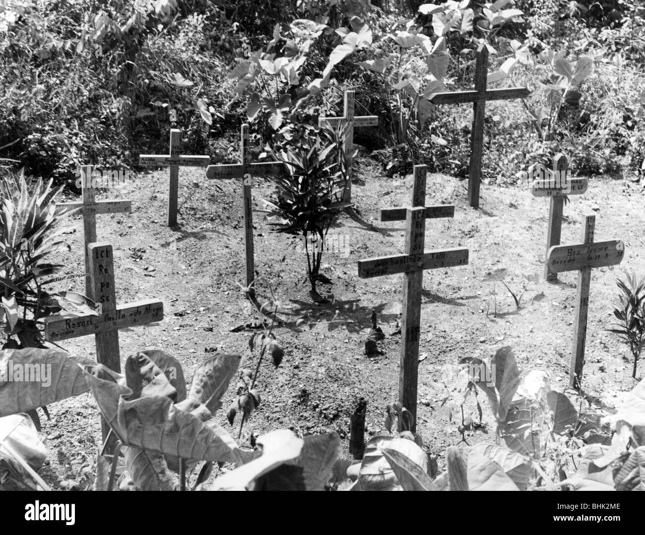 Morte, tombe, Africa, tombe cristiane per nativi africani in Costa d'Avorio vicino Daloa, 1960, Foto Stock