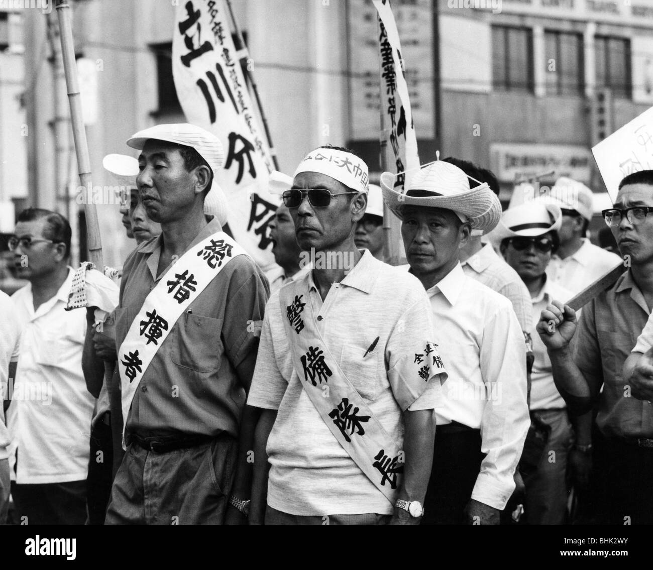 Geografia / viaggio, Giappone, persone, lavoratori durante una dimostrazione, Tokyo, 1971, Foto Stock