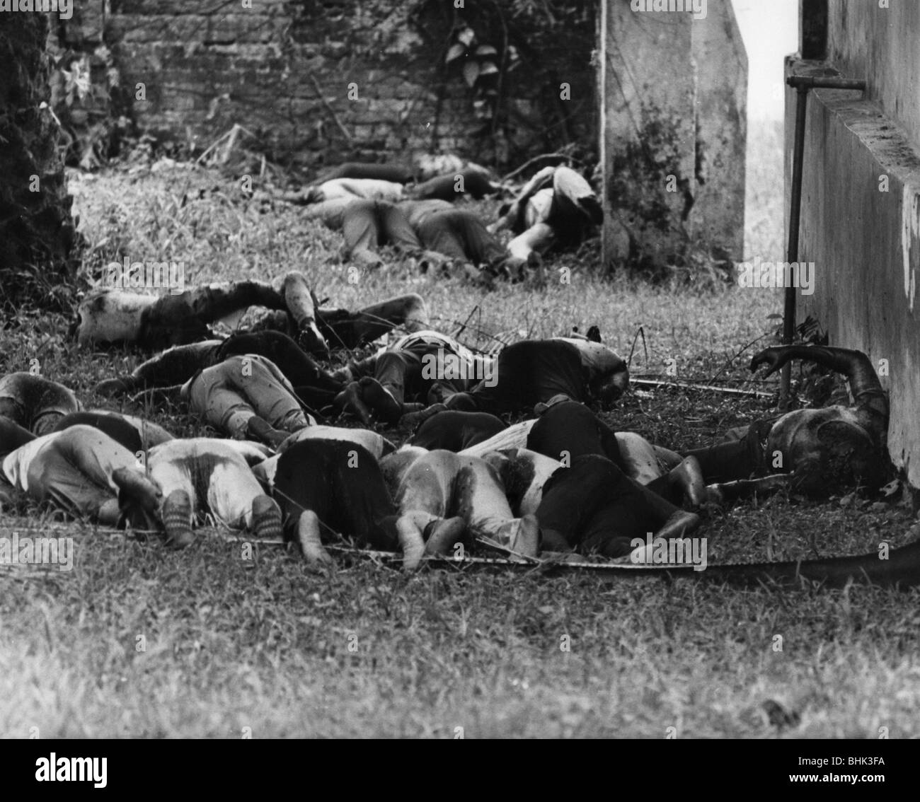 Geografia / viaggio, Congo, eventi, Simba rivolta 1964 - 1965, presa di Stanleyville da parte delle forze governative, ribelli morti in un giardino, 4.12.1964, Foto Stock