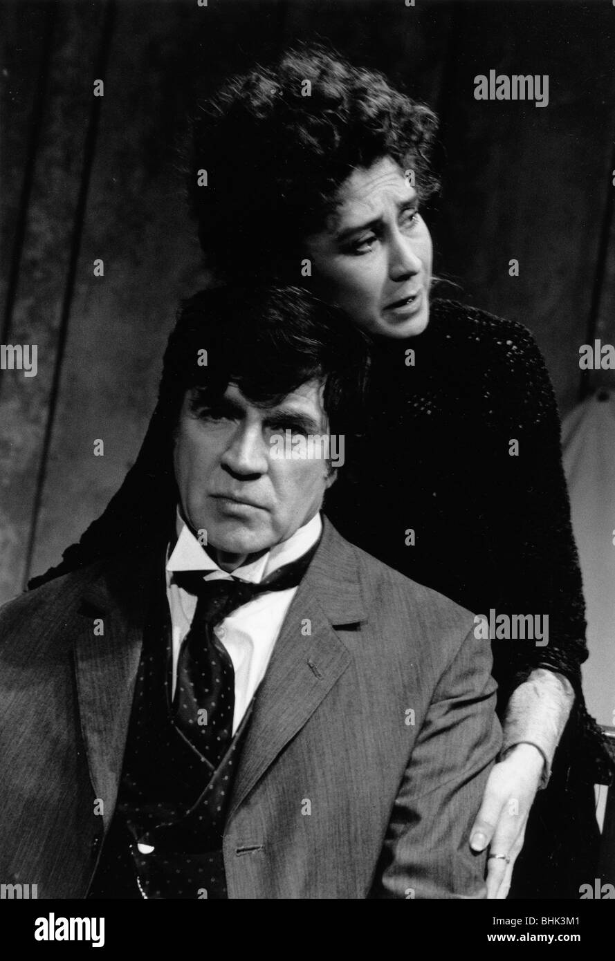 Alan Bates (1934) e Felicity Kendall in 'Ivanov' al Teatro Aldwych, Londra, 1989. Artista: sconosciuto Foto Stock