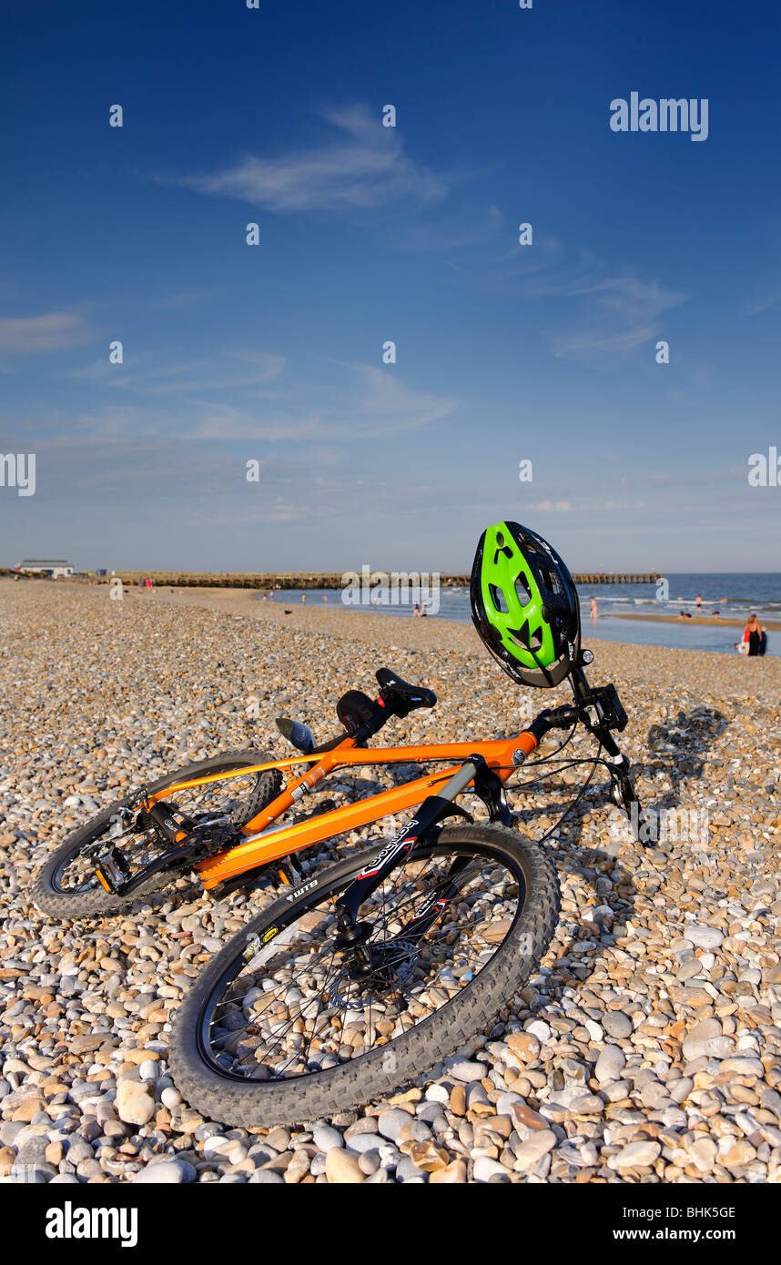 Mountain Bike su una spiaggia Foto Stock