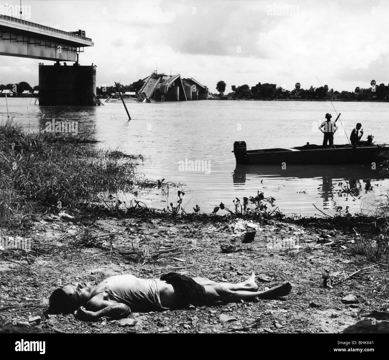 Eventi, guerra del Vietnam, vittima di un attacco di Vietnam contro Phnom Penh, la capitale della Cambogia, 7.10.1972, Foto Stock