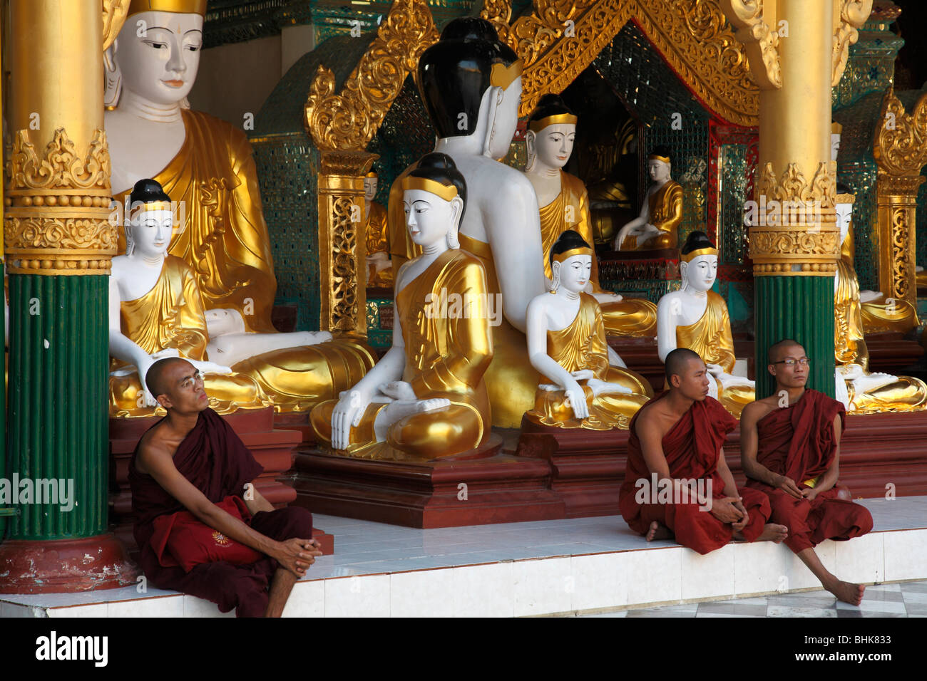 Myanmar Birmania Yangon Rangoon Shwedagon pagoda storica pietra miliare religiosa monumento buddista Foto Stock
