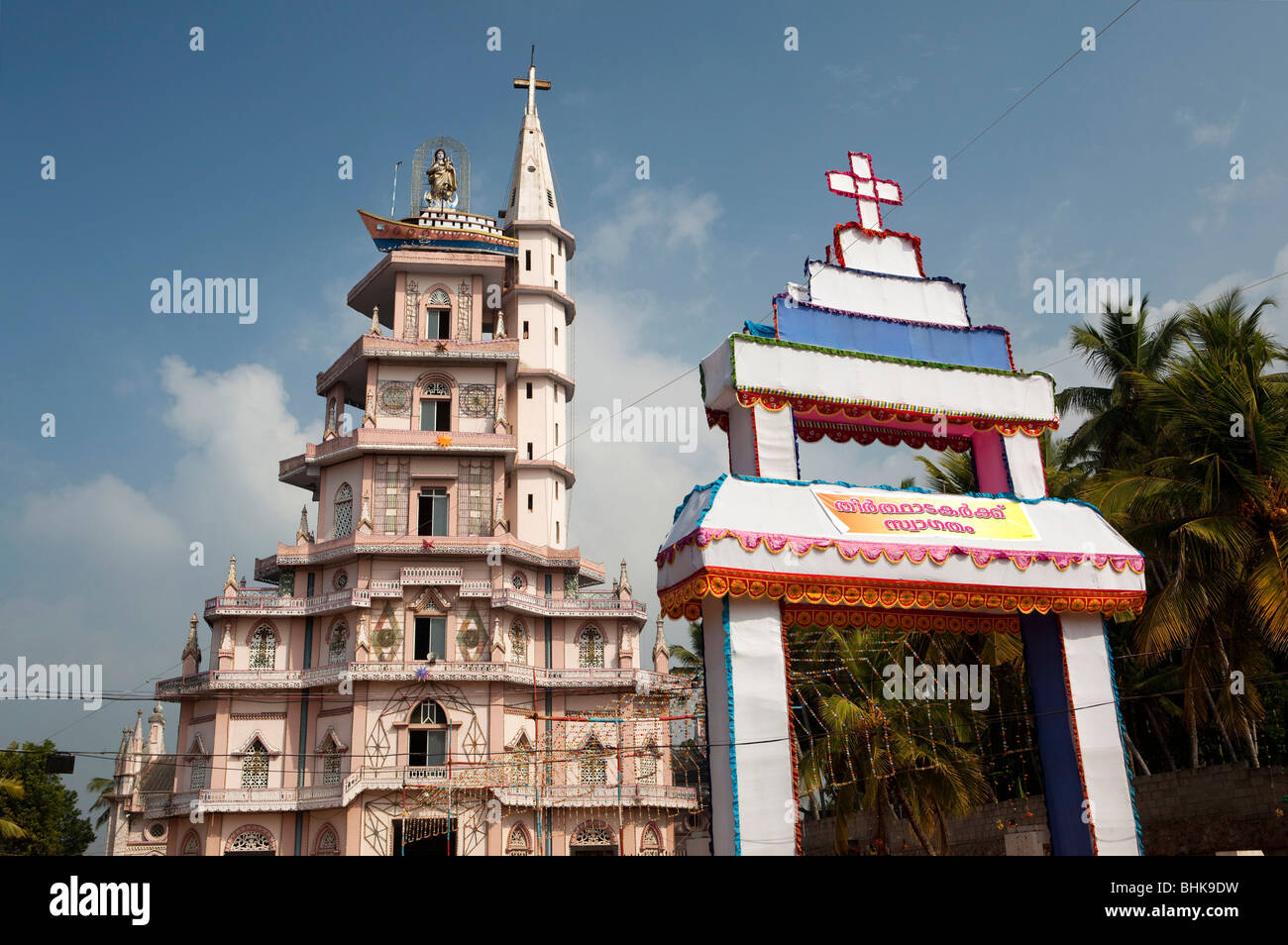 India Kerala, Kovalam, villaggio Vizhinjam, St Mary, Fisherman's chiesa capella con la Madonna dei viaggi di figura Foto Stock