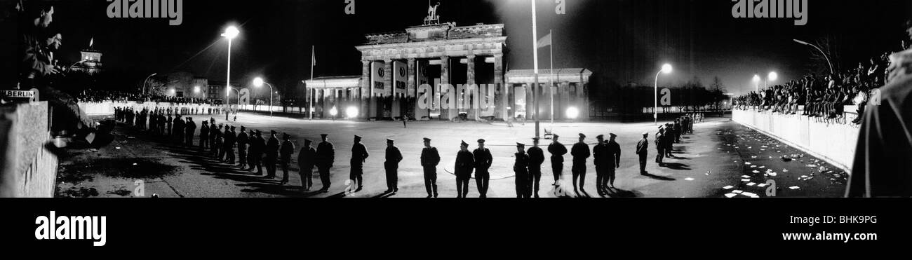Caduta del muro di Berlino in 1989, di fronte al Brandenburger Tor Foto Stock