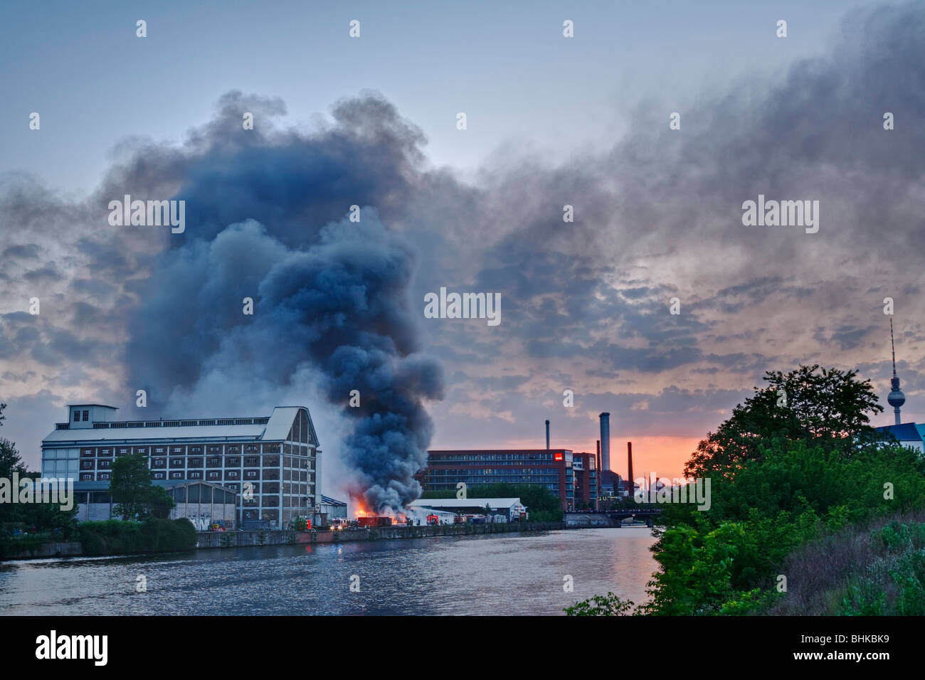 Incendio in un magazzino della carta, Berlino, Germania, Europa Foto Stock