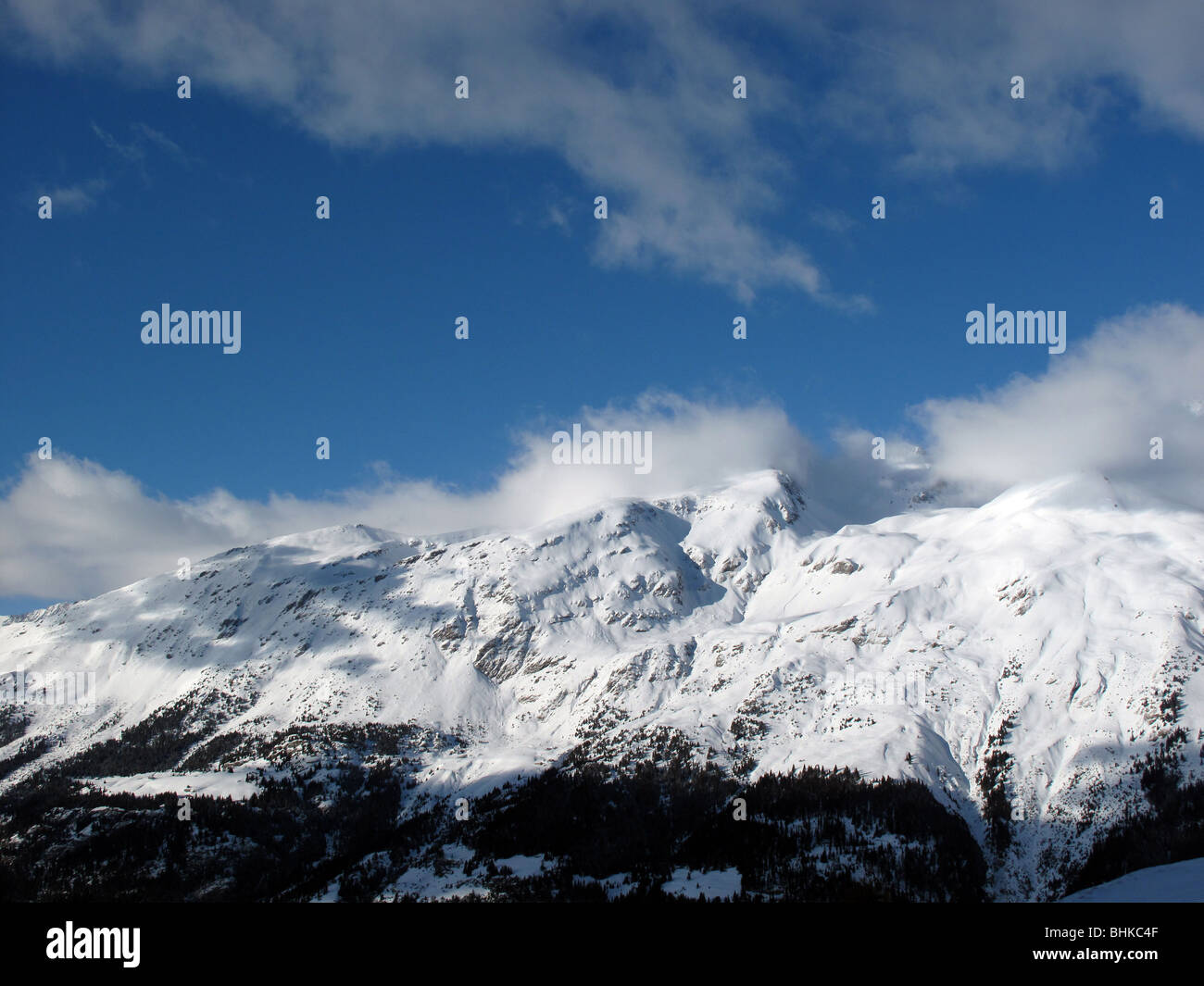 Sky piste, delle montagne e del cielo blu - Val-Cenis - Haute Savoie - France Foto Stock
