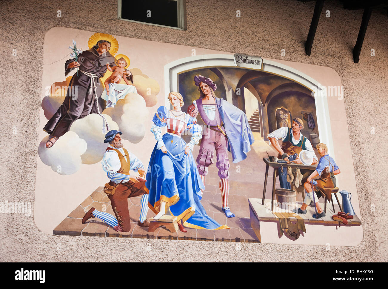 Tradizionale affresco dipinto che mostra la fiaba di Cenerentola su una casa a Garmisch-Partenkirchen, Germania, Europa Foto Stock