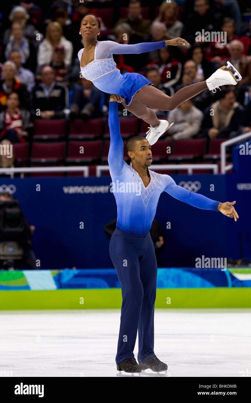Vanessa James e Yannick Bonheur (FRA) concorrenti in coppie libere al 2010 Giochi Olimpici Invernali Foto Stock