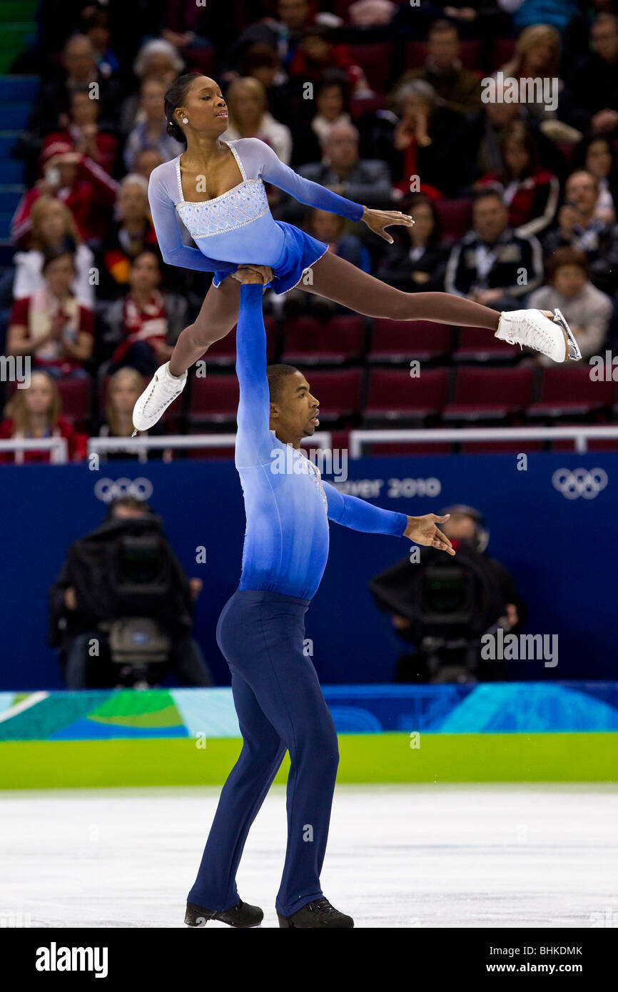Vanessa James e Yannick Bonheur (FRA) concorrenti in coppie libere al 2010 Giochi Olimpici Invernali Foto Stock