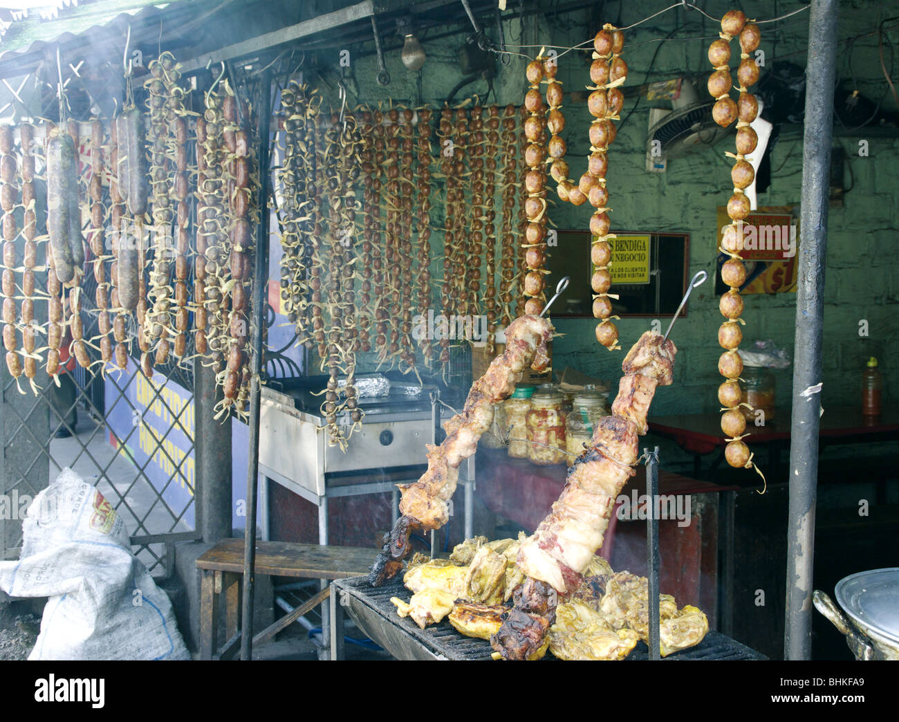 El Salvador. I cibi tradizionali. Salsicce tradizionali. Foto Stock