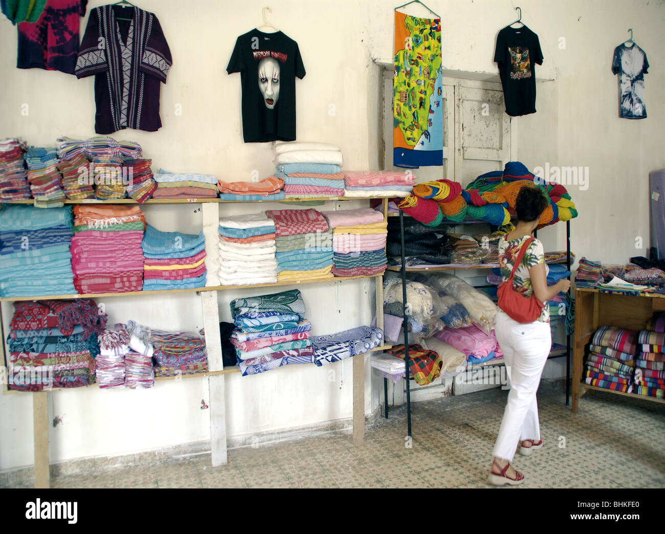El Salvador. Vendita di artigianato tradizionale. Foto Stock