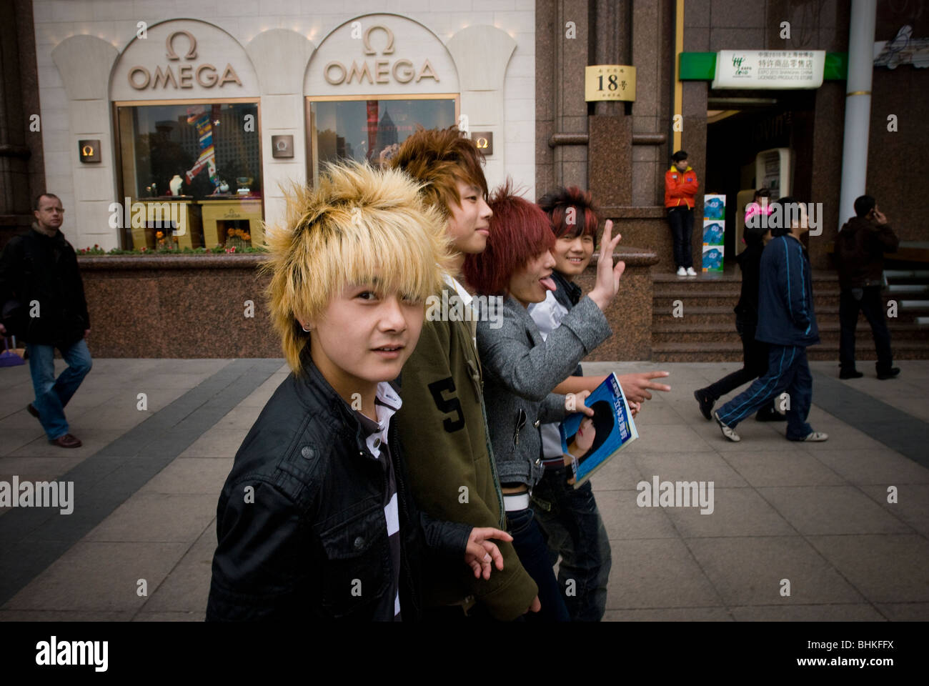 Ragazzi con estrema stili di capelli a Shanghai in Cina, Asia Foto Stock