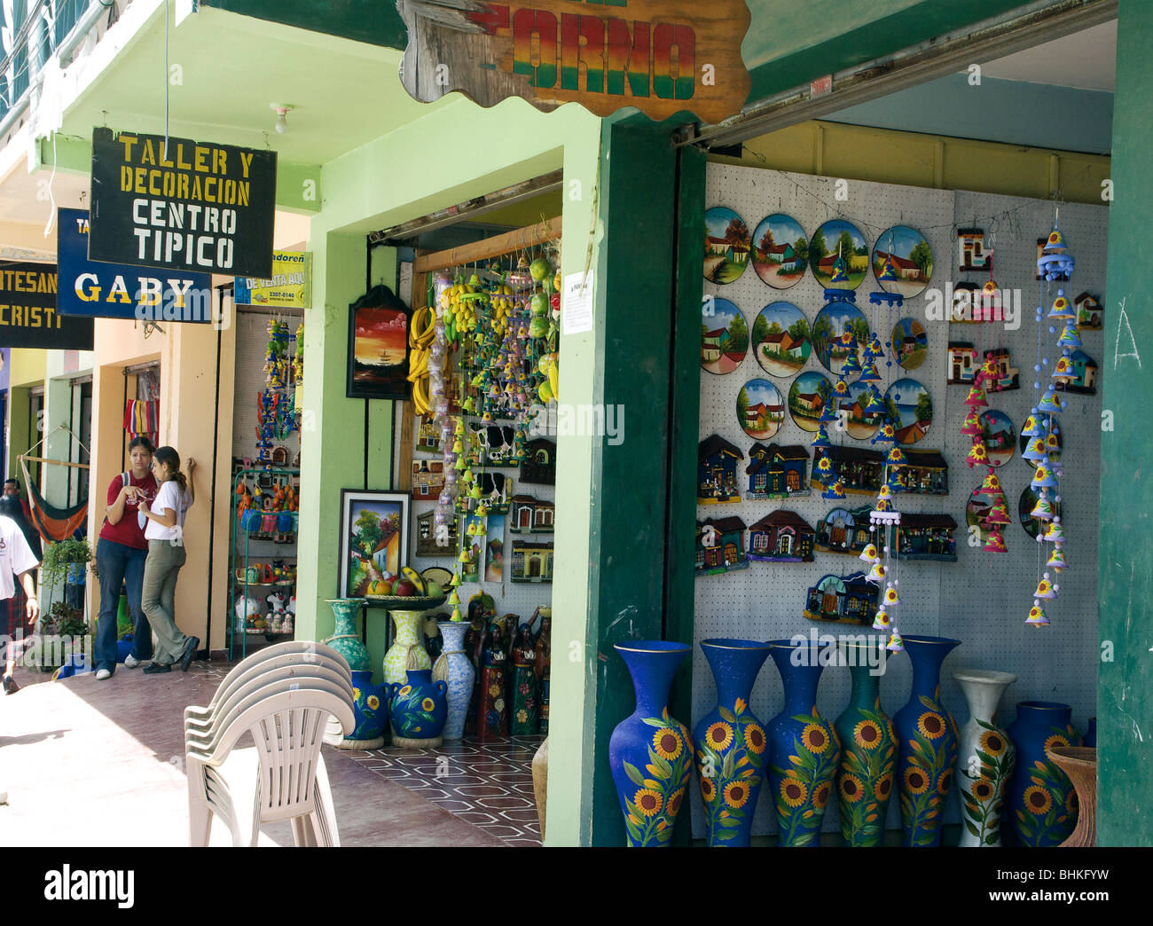 El Salvador. Vendita di artigianato tradizionale. Foto Stock