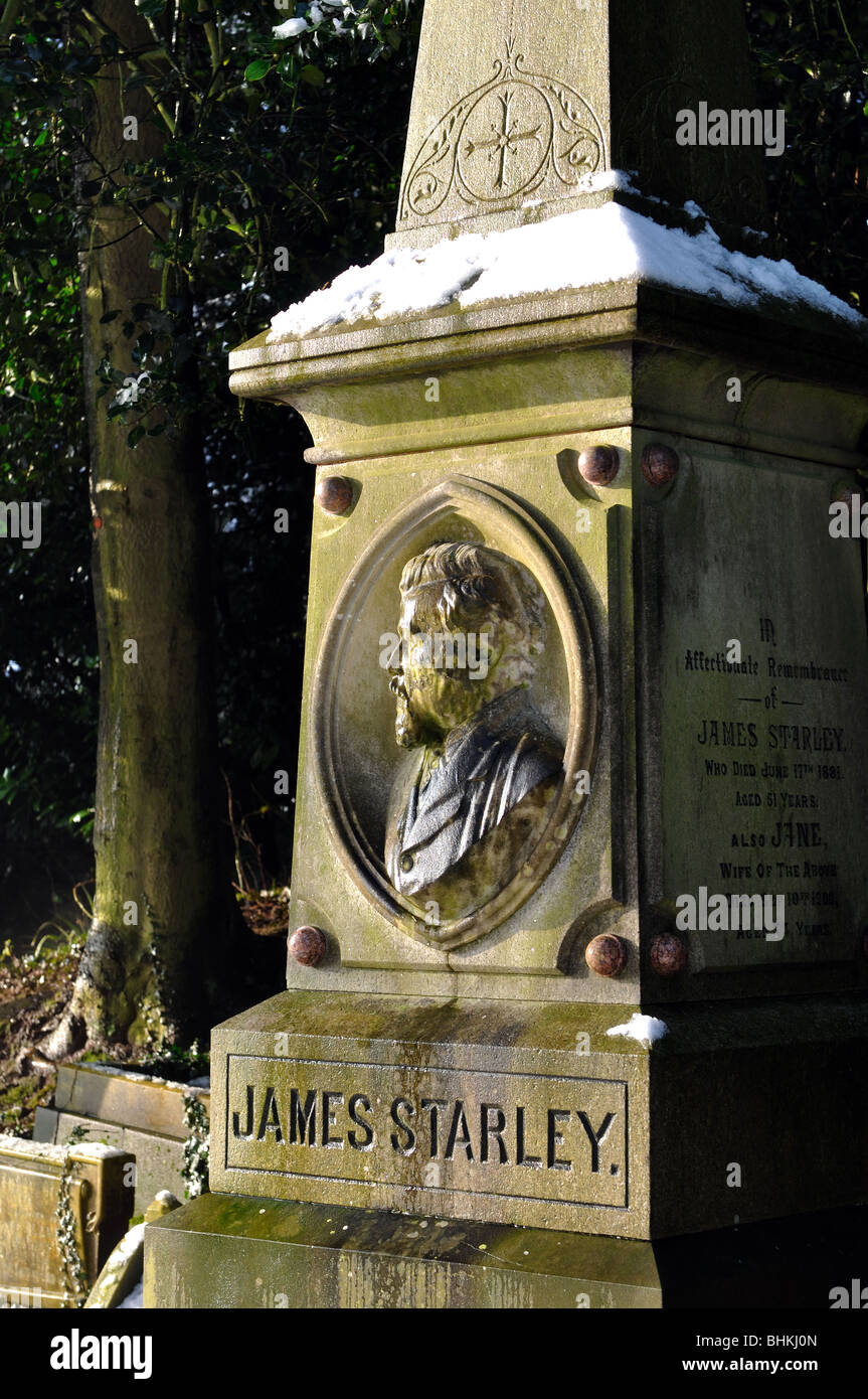 James Starley grave, London Road cimitero, Coventry, West Midlands, England Regno Unito Foto Stock