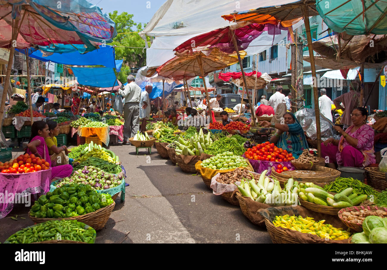 India Rajasthan Udaipur coloratissimo mercato di ortaggi Foto Stock