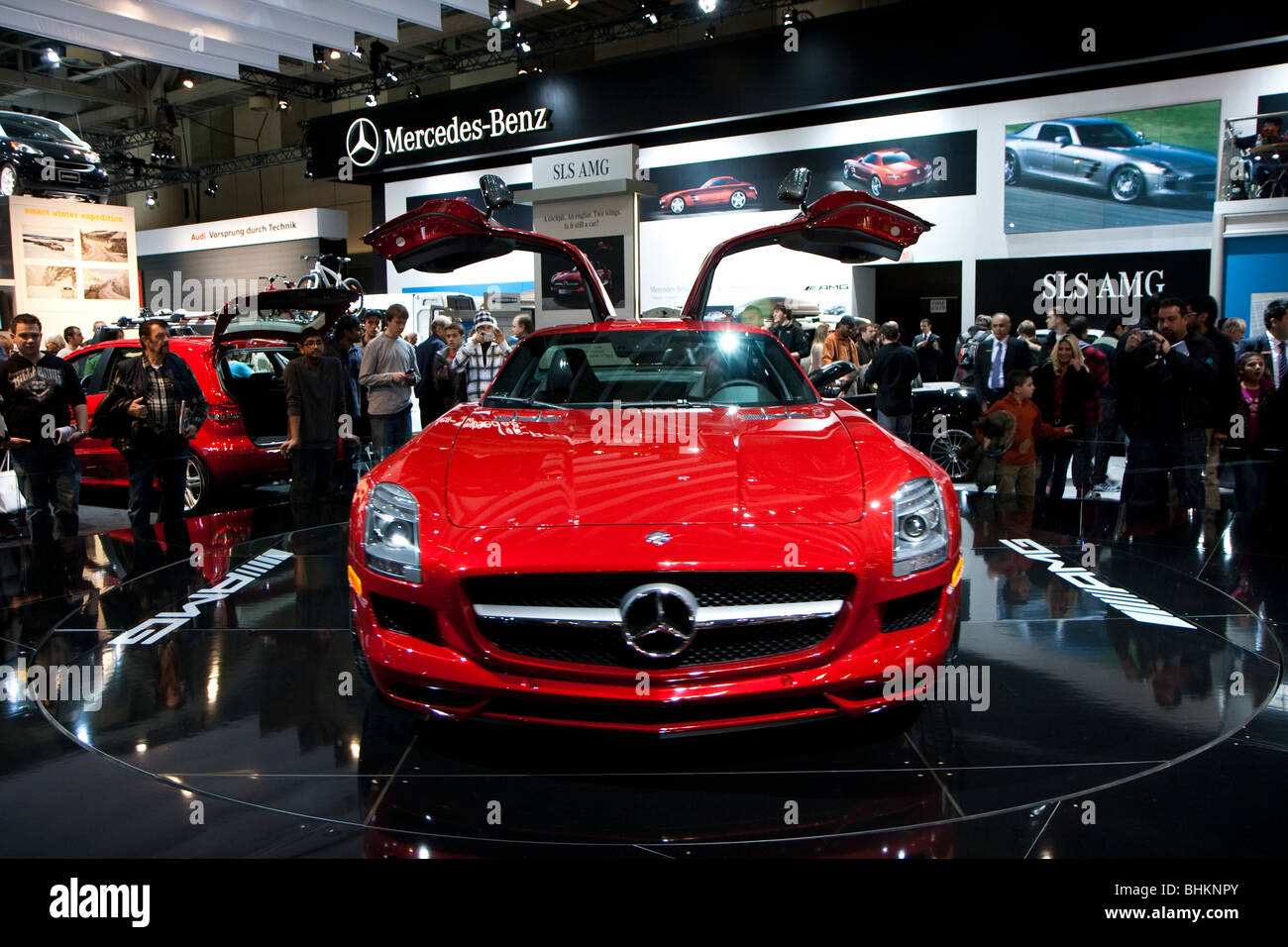 'Mercedes Benz 'Mercedes-Benz' 'SLS AMG" rosso Foto Stock
