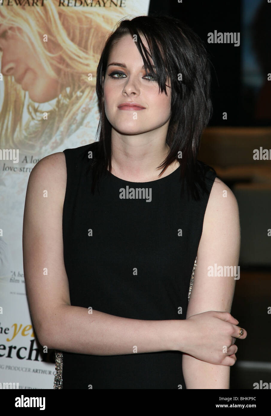 KRISTEN STEWART il fazzoletto GIALLO LOS ANGELES PREMIERE WEST HOLLYWOOD Los Angeles CA USA 18 febbraio 2010 Foto Stock