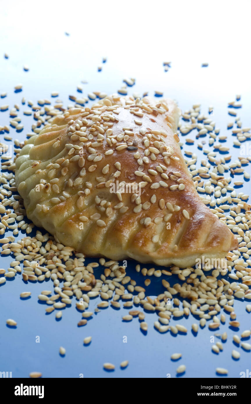 Formaggio libanese Samosa coperti con semi di sesamo Foto Stock