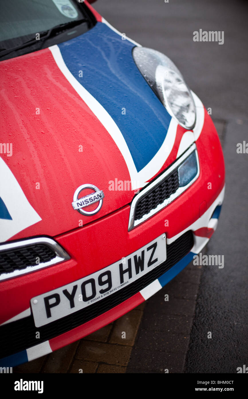 Un britannico-reso Nissan Micra dipinta in un Unione Jack Foto Stock