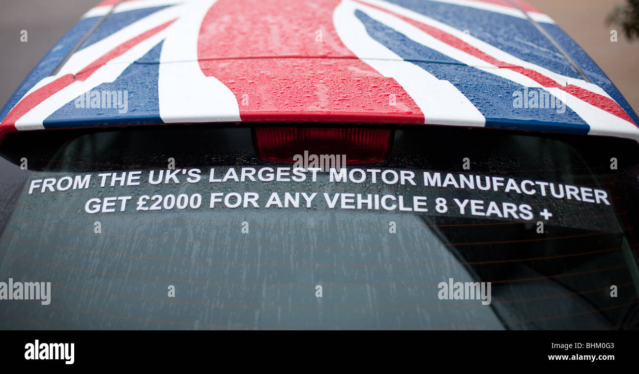 Un britannico-reso Nissan Micra dipinta in un Unione Jack Foto Stock