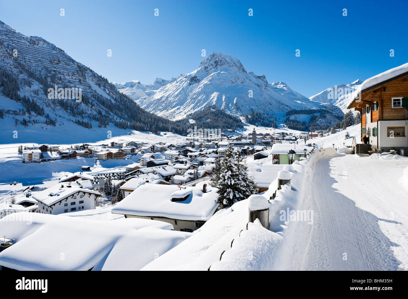 Vista sul centro del villaggio di Lech am Arlberg, area sciistica, Vorarlberg, Austria Foto Stock