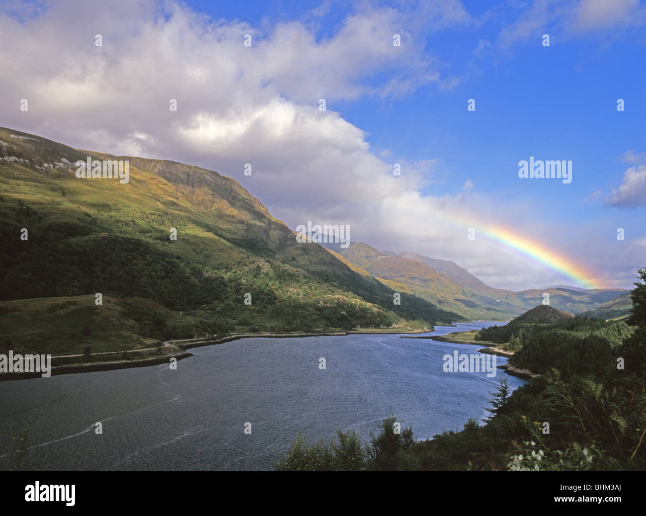 Rainbow su Lochlevan Foto Stock