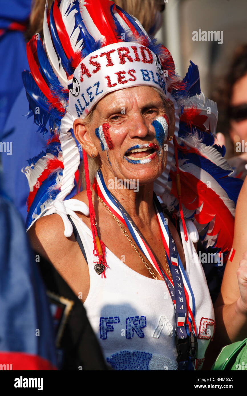 Un sostenitore francese nelle gabbie prima dell' inizio della Coppa del Mondo FIFA 2006 finale tra Francia e Italia Luglio 9, 2006. Foto Stock