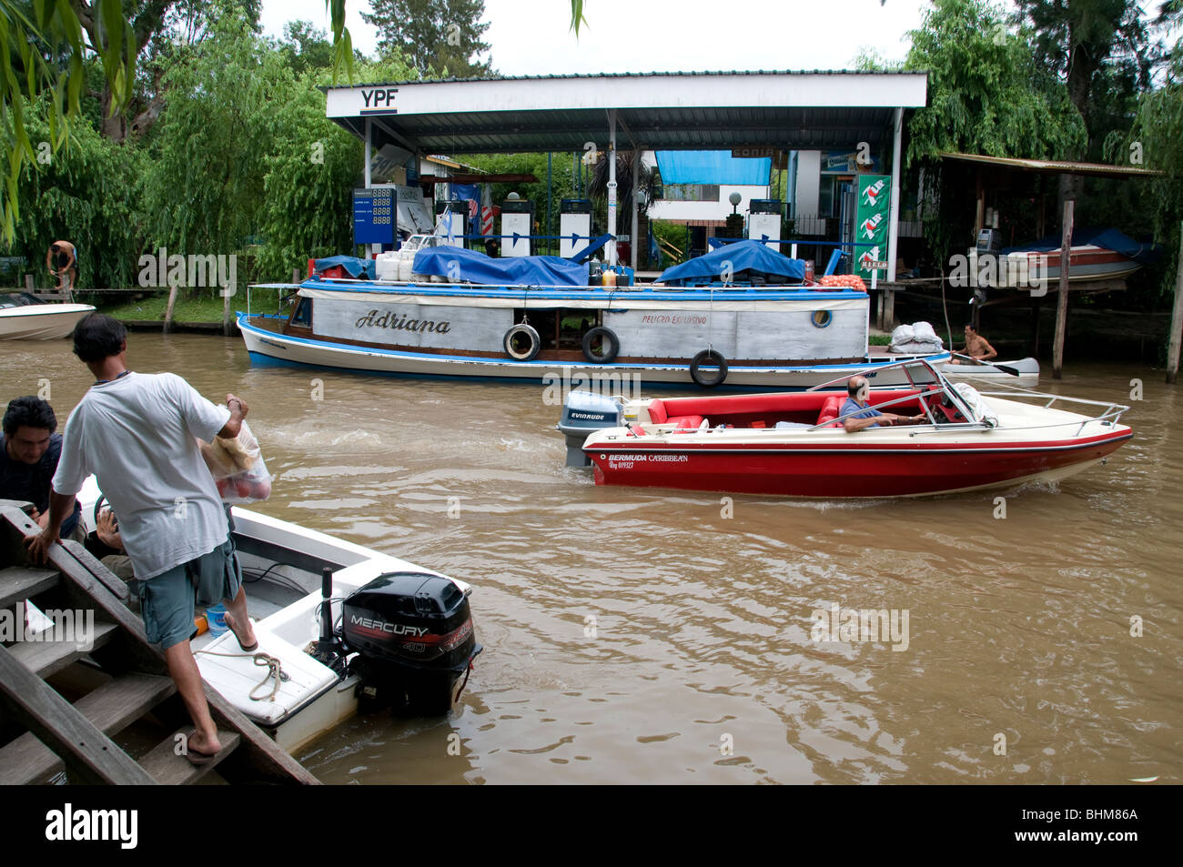 El Tigre Argentina Delta del Fiume Isole isola 17 miglia a nord di Buenos Aires sulla bumboat trader drogheria drogheria Foto Stock