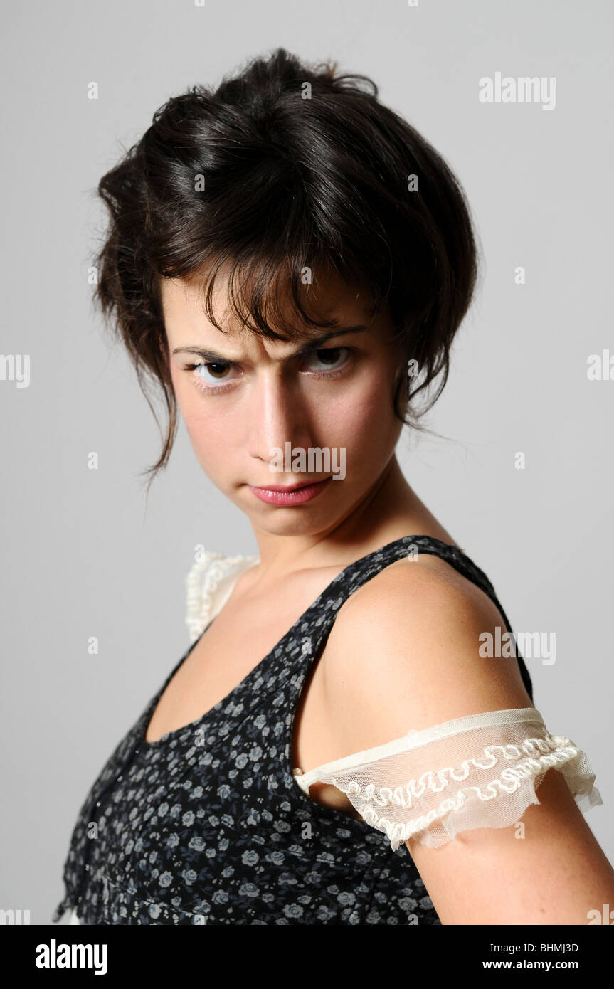 Shay Li Hirsch femmina giovane attrice nel suo 20s con uno sguardo penetrante Foto Stock