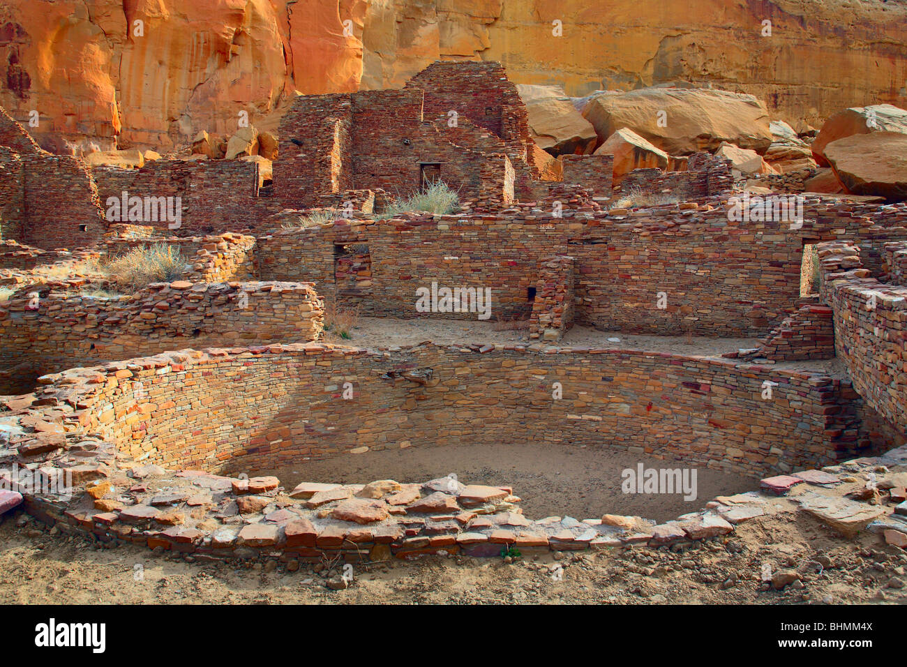 Pueblo Bonito kiva nel Chaco Culture National Historical Park Foto Stock