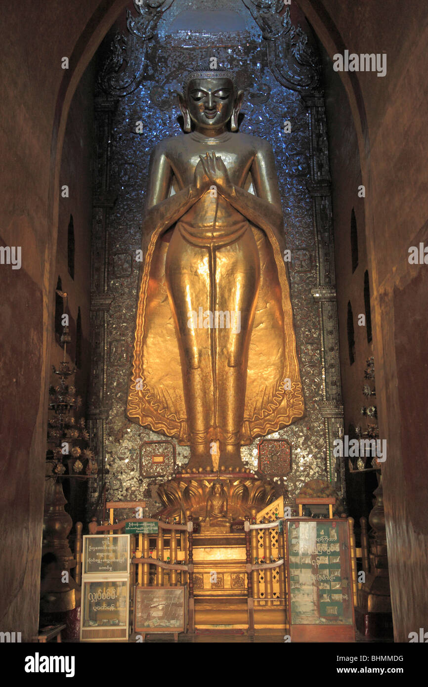 Myanmar Birmania, Bagan, Tempio di Ananda, nord verso l'immagine del Buddha Foto Stock