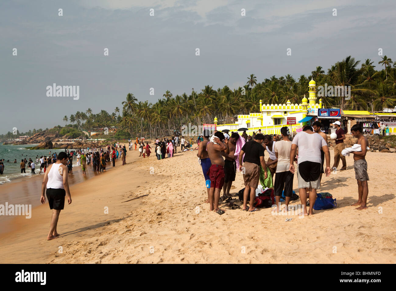 India Kerala, Kovalam, Samudra Beach, turisti indiano Foto Stock
