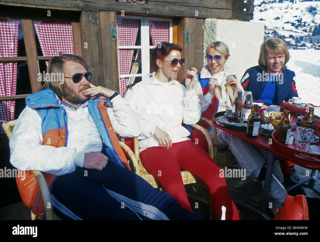 ABBA in Svizzera nel marzo 1979 dove facevano un tempo di neve speciale video Foto Stock