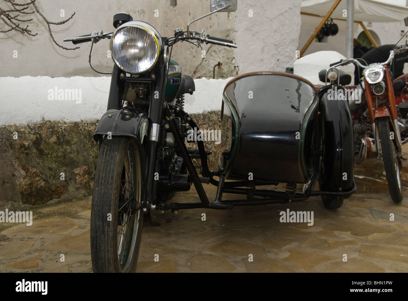 Vista generale di moto d'epoca equipaggiato con sidecar Foto Stock