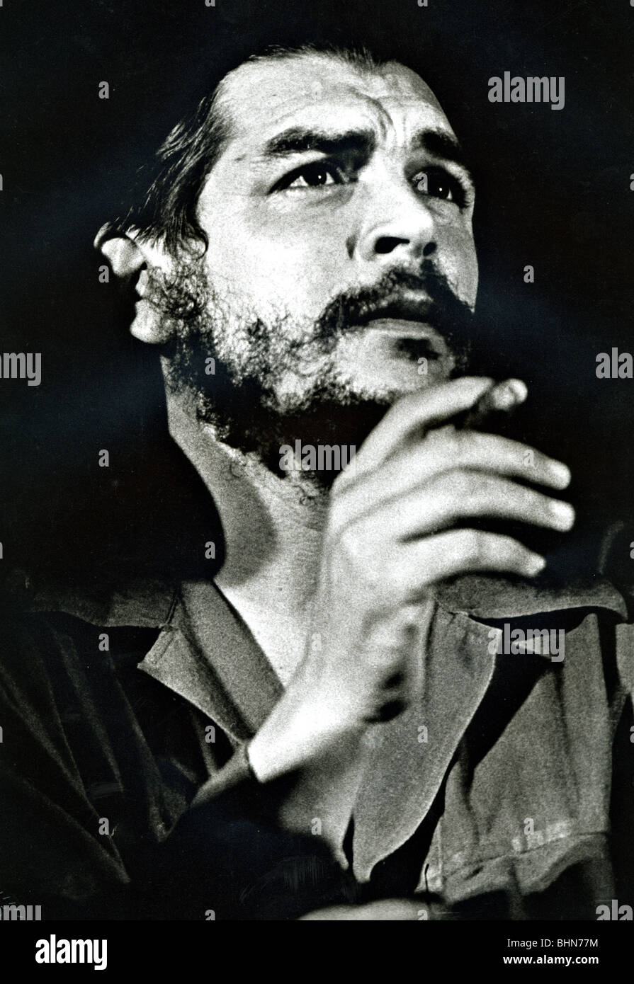 CHE GUEVARA con sigaro in Havana, Cuba 1963 Foto di Osvaldo Salas Foto Stock