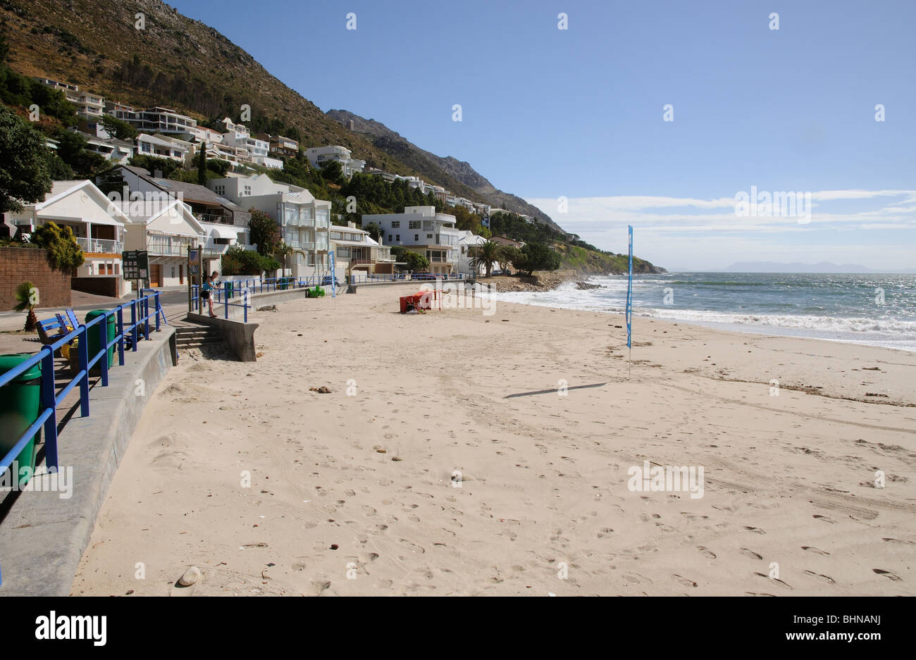 Bikini spiaggia a Gordons Bay in Sud Africa hanno votato una spiaggia  Bandiera Blu e uno del Sud Africa meglio situato sulla Baia di False Foto  stock - Alamy