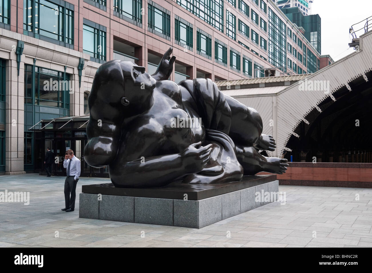 Broadgate Venus (1989), statua di bronzo di Fernando Botero in Piazza Exchange, nella città di Londra, Inghilterra, Regno Unito Foto Stock